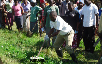 JAMES WERE ENGAGES COMMUNITY IN WARD DRAINAGE CLEARING PROJECT